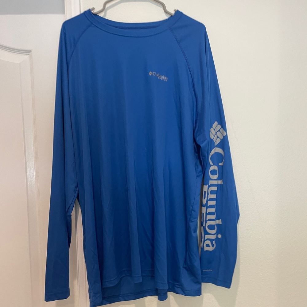 Men’s Columbia blue shirt
